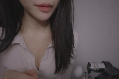 糯糯，用不正经的画风助眠，直播间里的温情故事